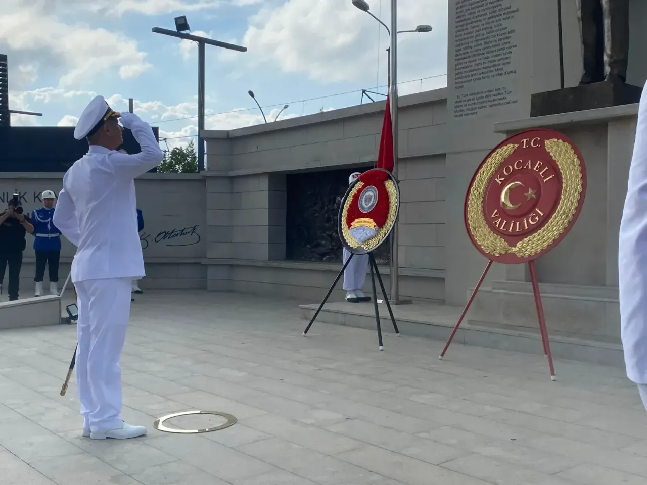 30 Ağustos coşkusu Kocaeli’de çelenk töreniyle başladı