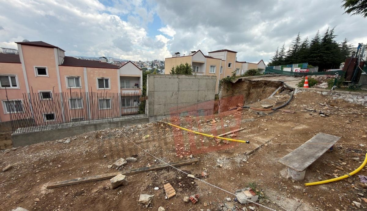 İzmit’te korkutan görüntü! 7-8 metrelik göçük aylardır böyle