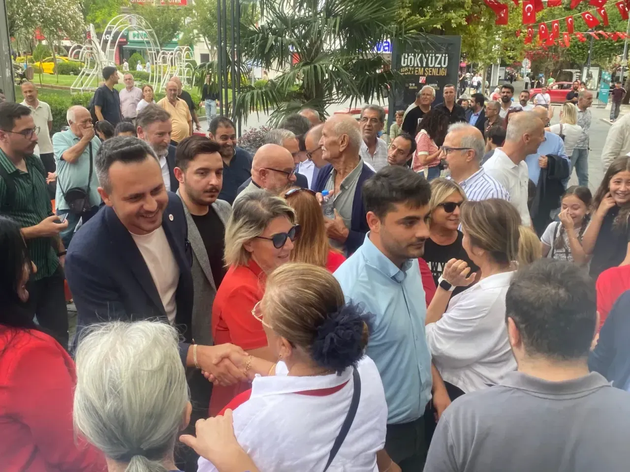 İzmit’te 30 Ağustos coşkusu! Yüzlerce kişi yürüdü
