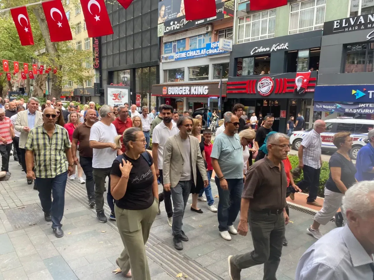 İzmit’te 30 Ağustos coşkusu! Yüzlerce kişi yürüdü
