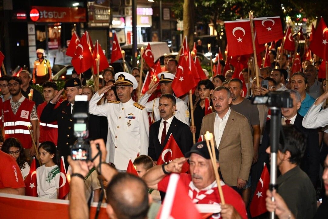 Kocaeli’de 30 Ağustos coşkusu! İzmit sokakları bayraklarla doldu