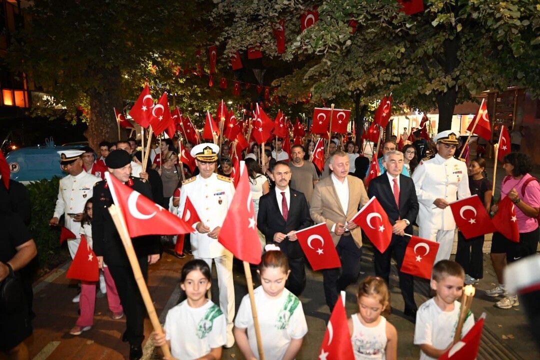 Kocaeli’de 30 Ağustos coşkusu! İzmit sokakları bayraklarla doldu