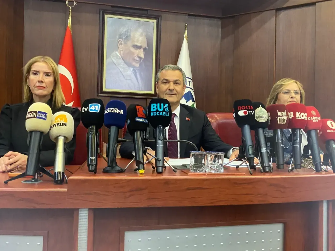 18 üye YENİ Parti’ye geçti, komisyonlar yeniden şekillendi!