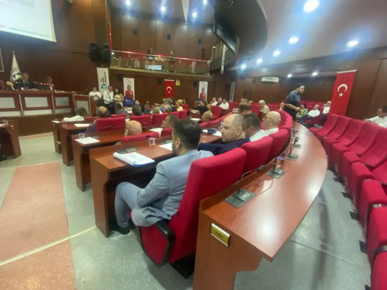 18 üye YENİ Parti’ye geçti, komisyonlar yeniden şekillendi!