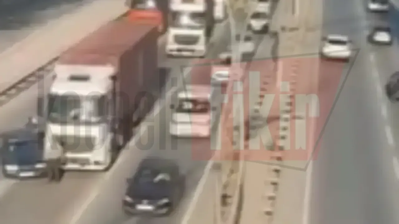 D-100'de korkutan kaza: Trafik kilitlendi