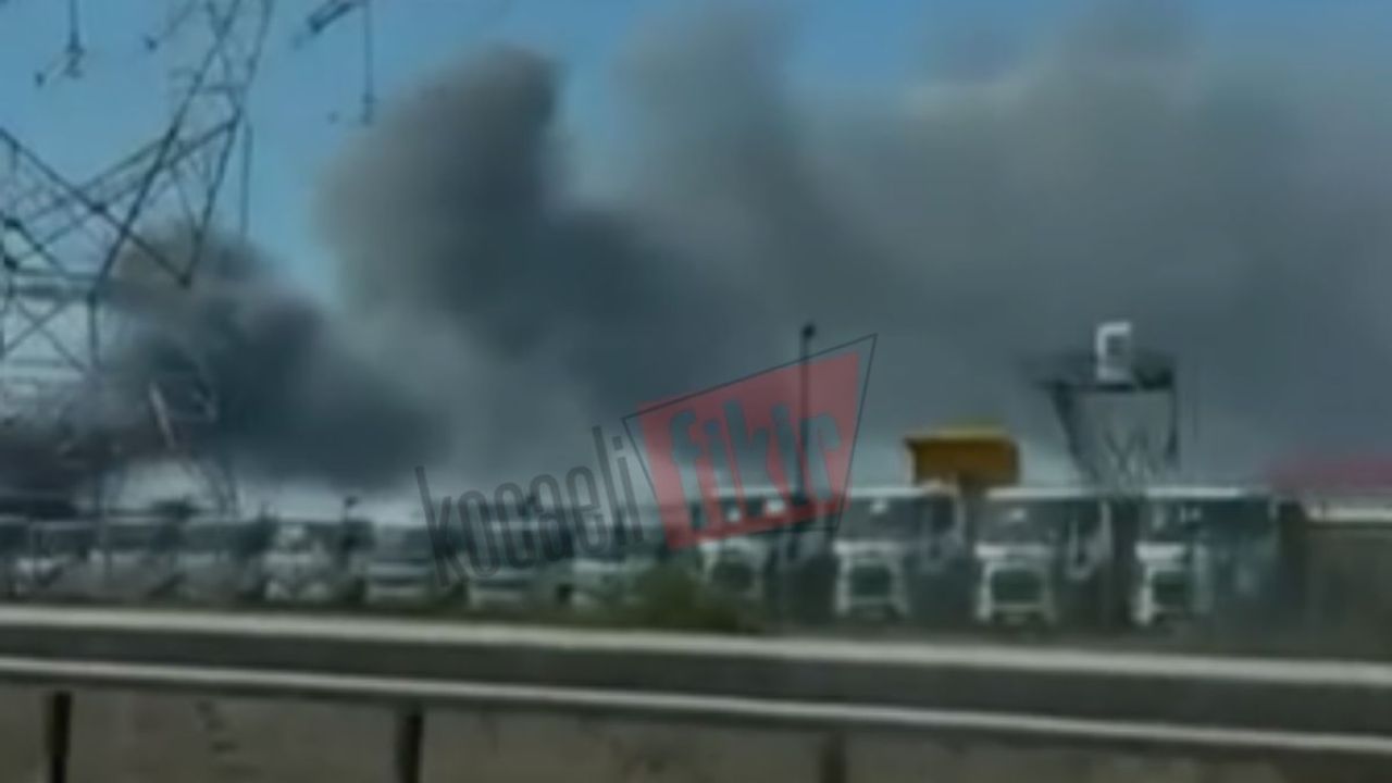 Tuzla’da korkutan yangın! Gökyüzünü yoğun duman kapladı
