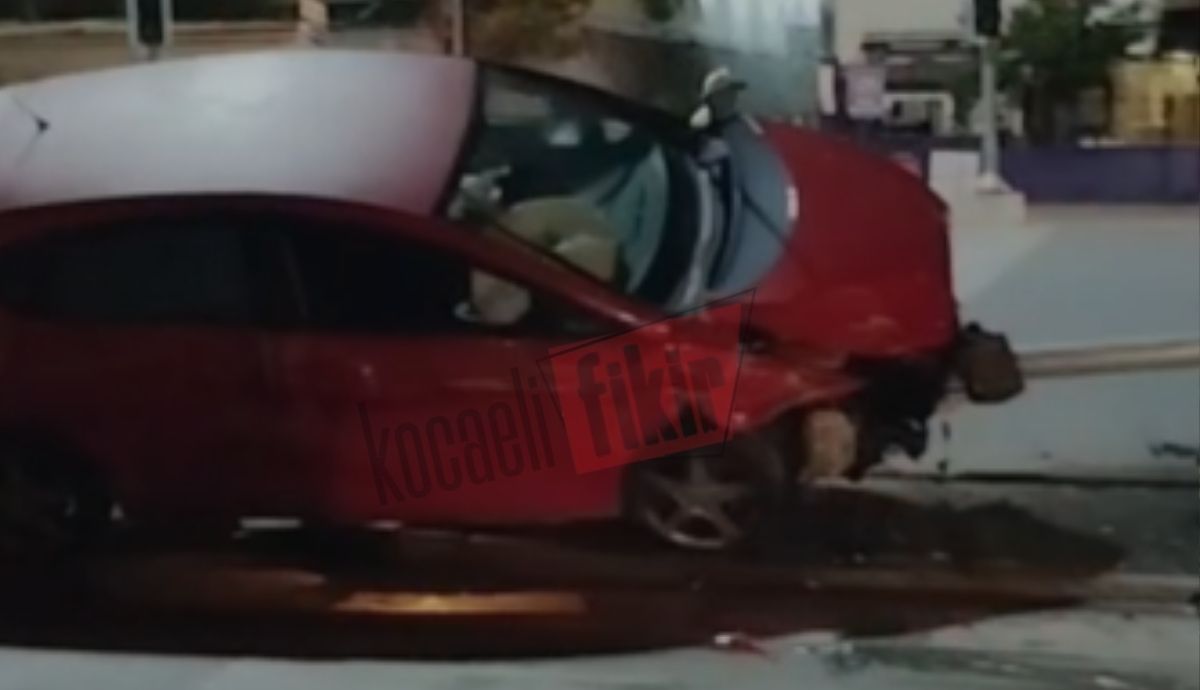 İzmit’te zincirleme kaza: 3 araç birbirine girdi