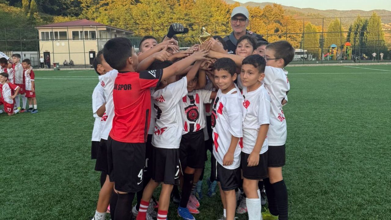 Gölcükspor U10 Sakarya Cup’a damga vurdu! Kupa Gölcük’te