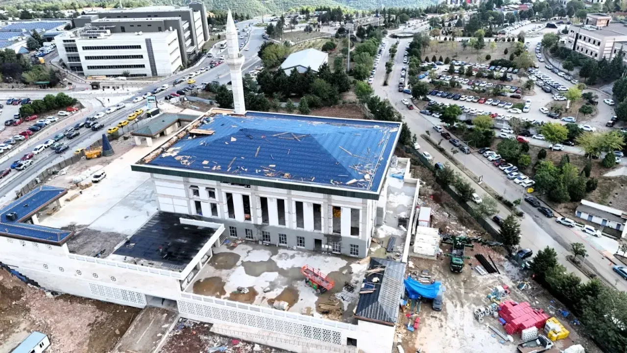 Umuttepe Camii ve otoparkında sona doğru