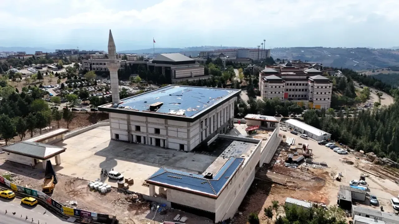 Umuttepe Camii ve otoparkında sona doğru