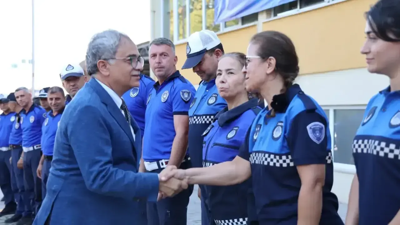 Baraçlı telsiz başına geçti, zabıta personeline seslendi
