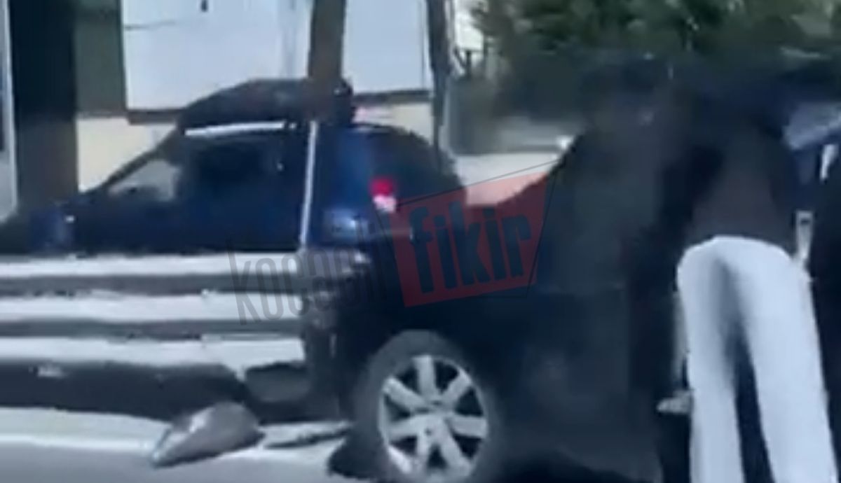 İzmit’te D-100’de korkutan kaza! Otomobil bariyerlere çarptı