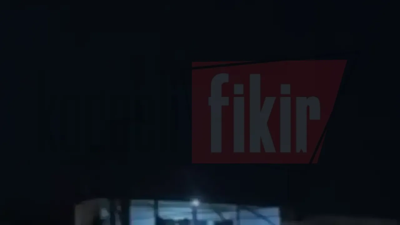 Elektrik tellerinden alev çıkıyor: Mahalleli diken üstünde