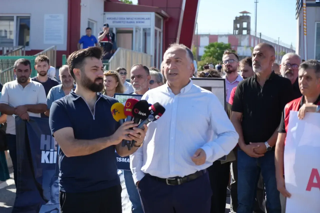 Dilovası yangını davasında kamu görevlileri hakim karşısına çıktı