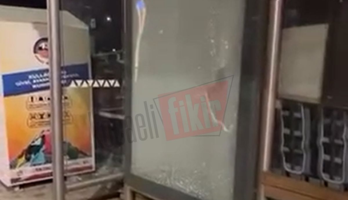 Körfezkent’te durağın camı kırıldı, vatandaşlar diken üstünde!