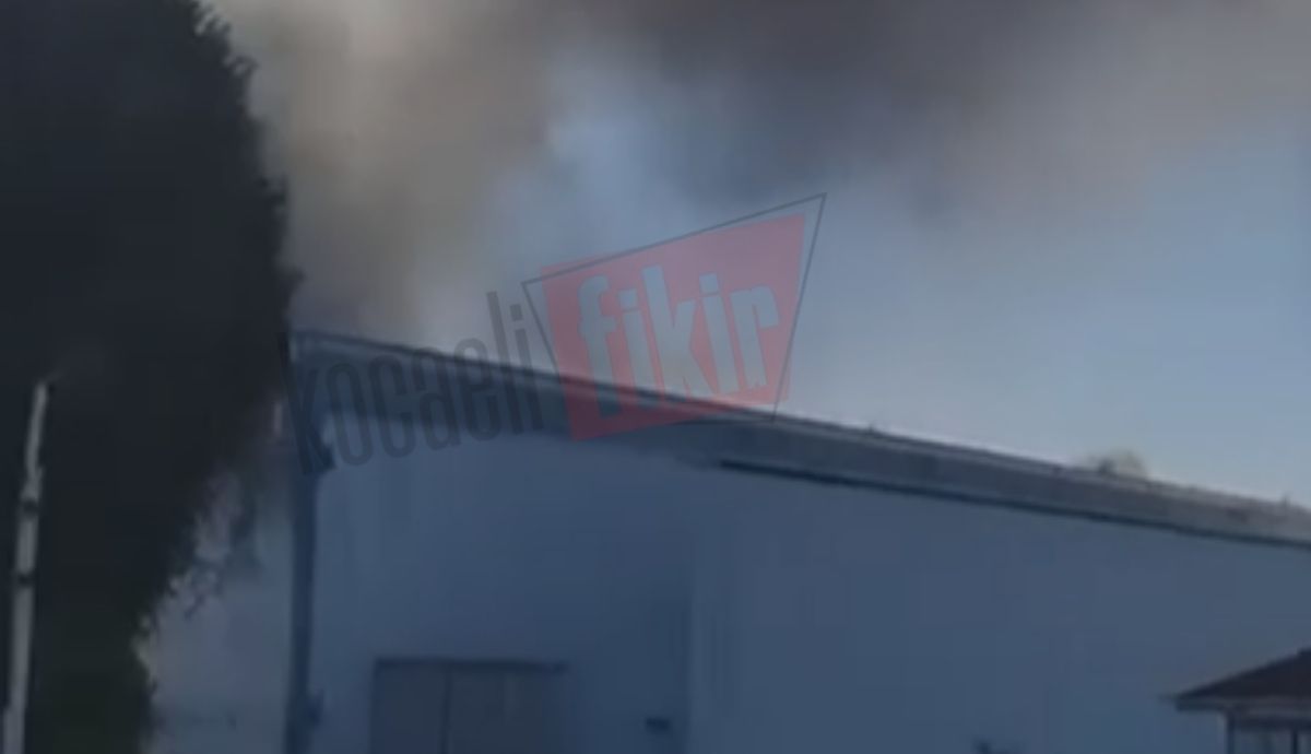 Kartepe’de eski fabrikanın çatısında yangın!