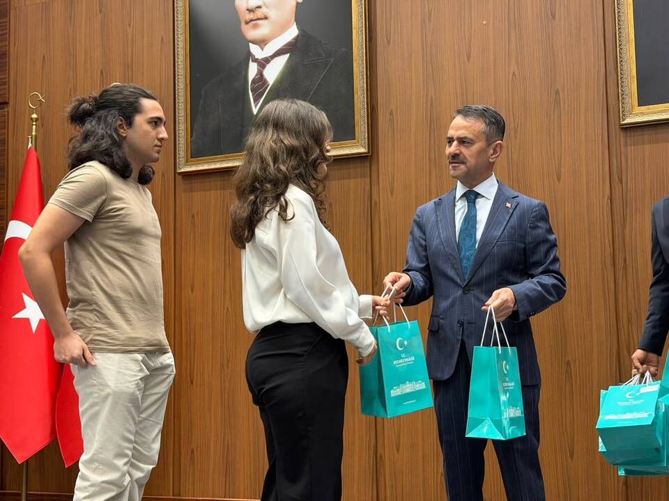 Kocaeli’nin şampiyonları ödüllerine kavuştu! Vali Aktaş tebrik etti