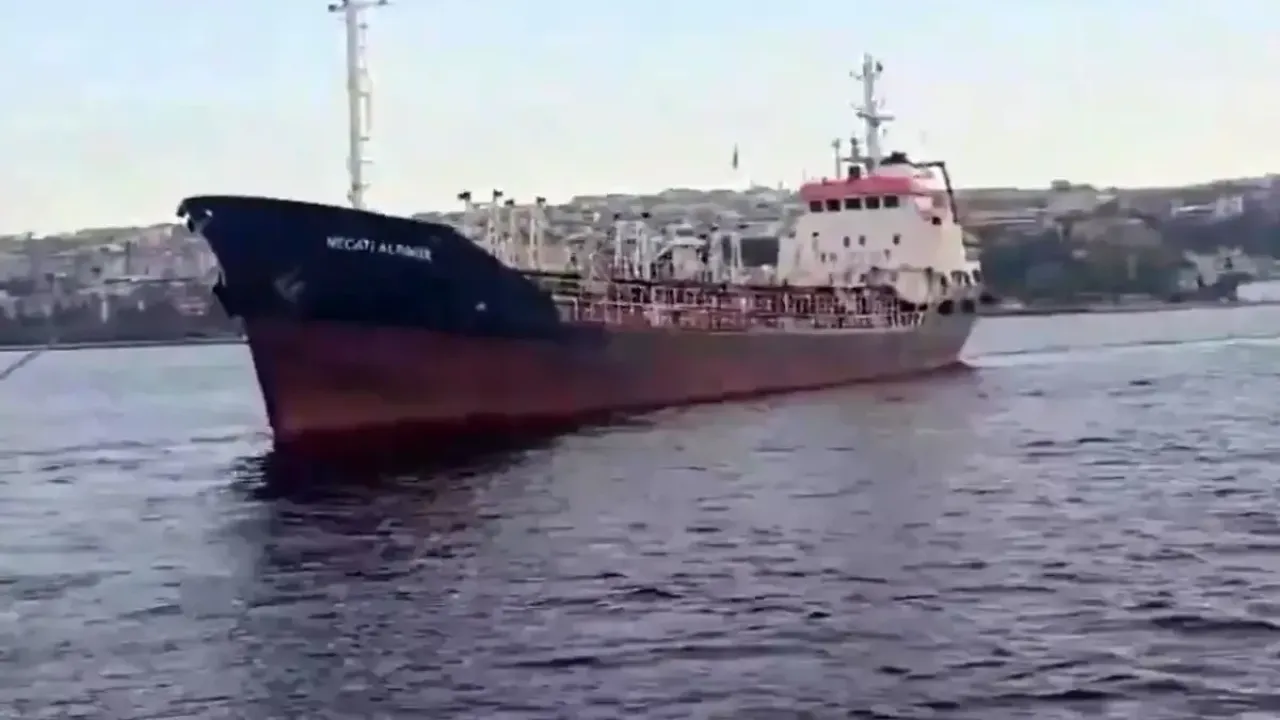 87 metrelik tanker Kocaeli açıklarında arızalandı