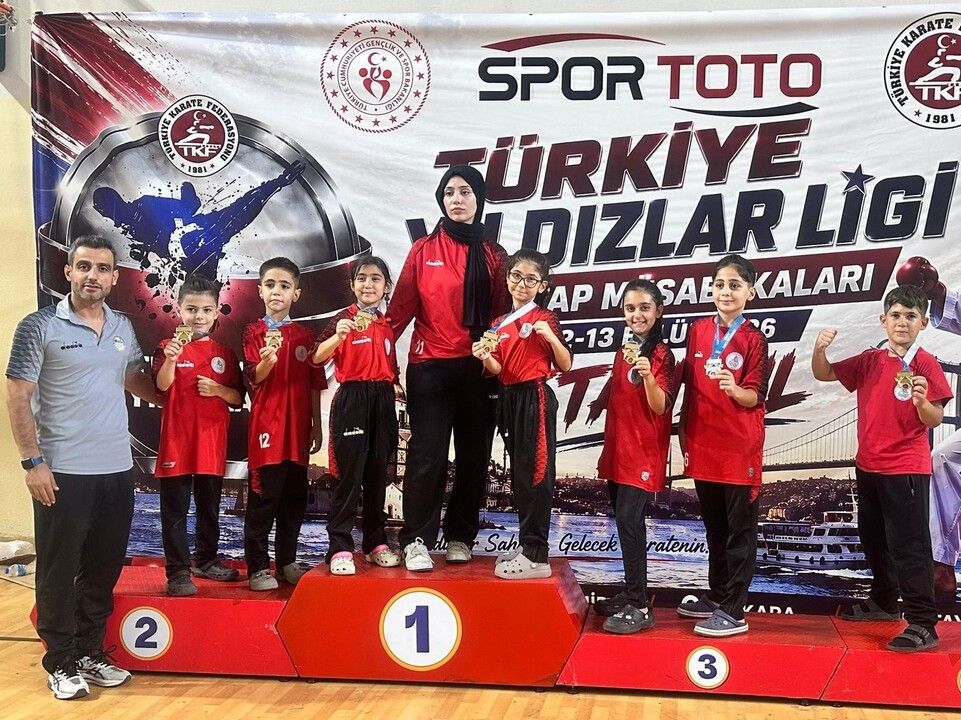 Kocaeli’nin şampiyon karatecileri! Körfez Gençlerbirliği’nden 13 madalya