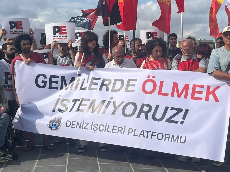 “Silahsız gemiler hangi hakla vuruluyor?”