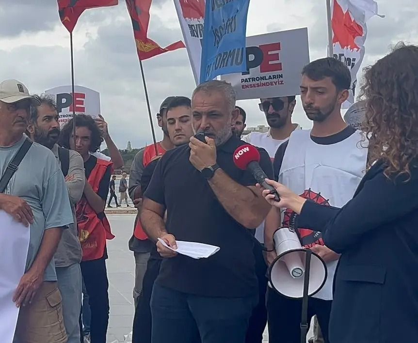 “Silahsız gemiler hangi hakla vuruluyor?”