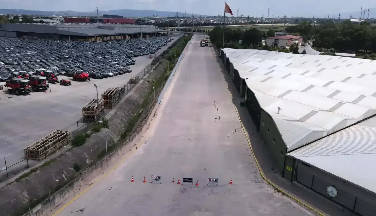 Kartepe’de cadde yenileniyor, ulaşım rahatlıyor