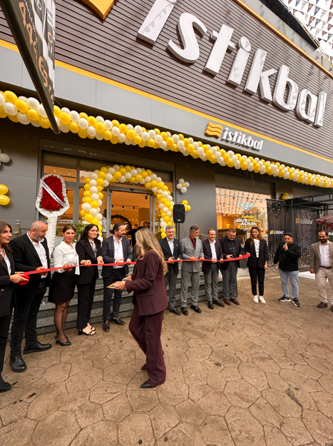 İstikbal Mobilya Gölcük’te yeni mağazasını açtı