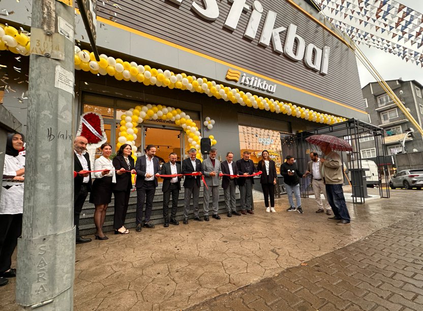 İstikbal Mobilya Gölcük’te yeni mağazasını açtı