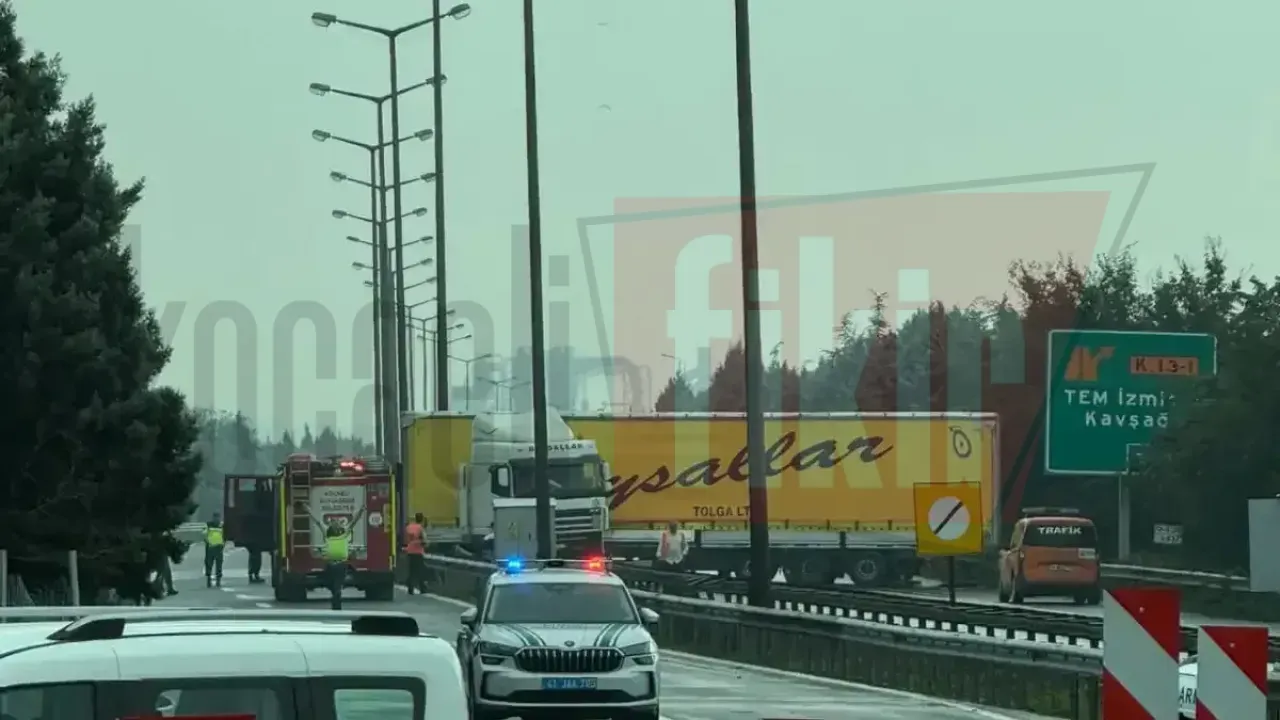 TEM'de tır makasladı: Trafik felç oldu