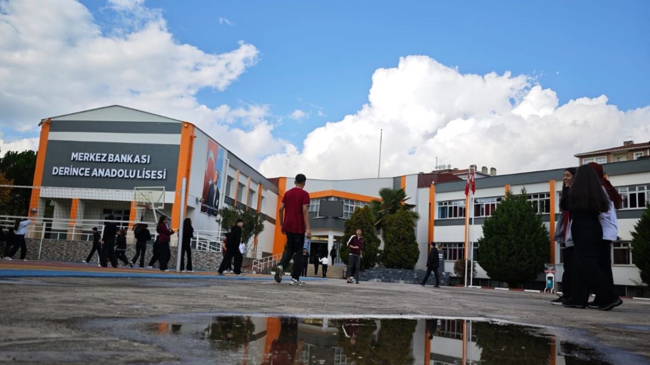 Kocaeli’de gururlandıran YKS başarısı! Merkez Bankası Derince Anadolu Lisesi’nden tarihi zirve