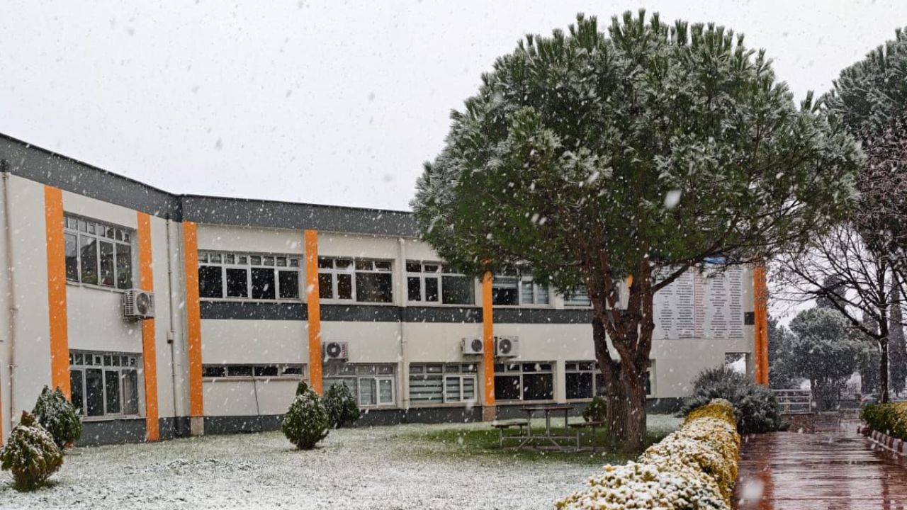 Kocaeli’de gururlandıran YKS başarısı! Merkez Bankası Derince Anadolu Lisesi’nden tarihi zirve