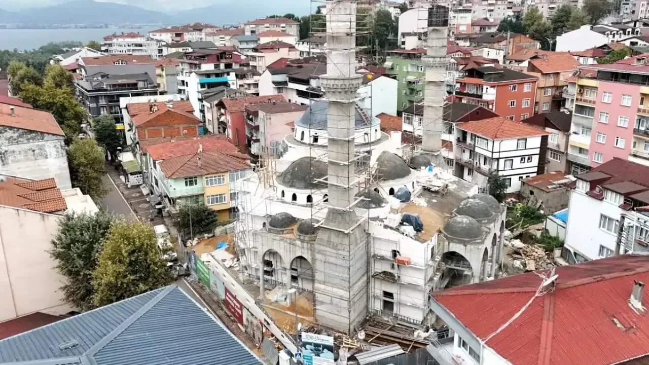 Kuruçeşme Merkez Camii’nin ihtişamı ortaya çıkıyor