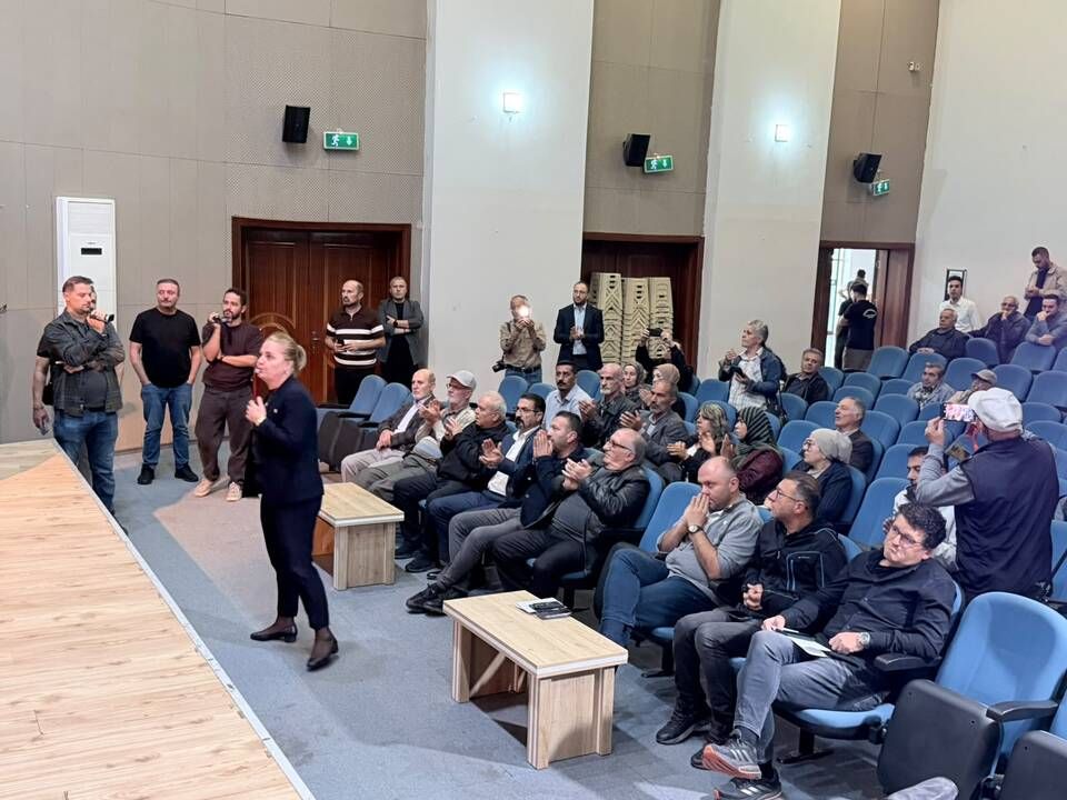 Sülfürik asit tesisi için kritik toplantı! Vatandaşlar salonu protestoyla inletti