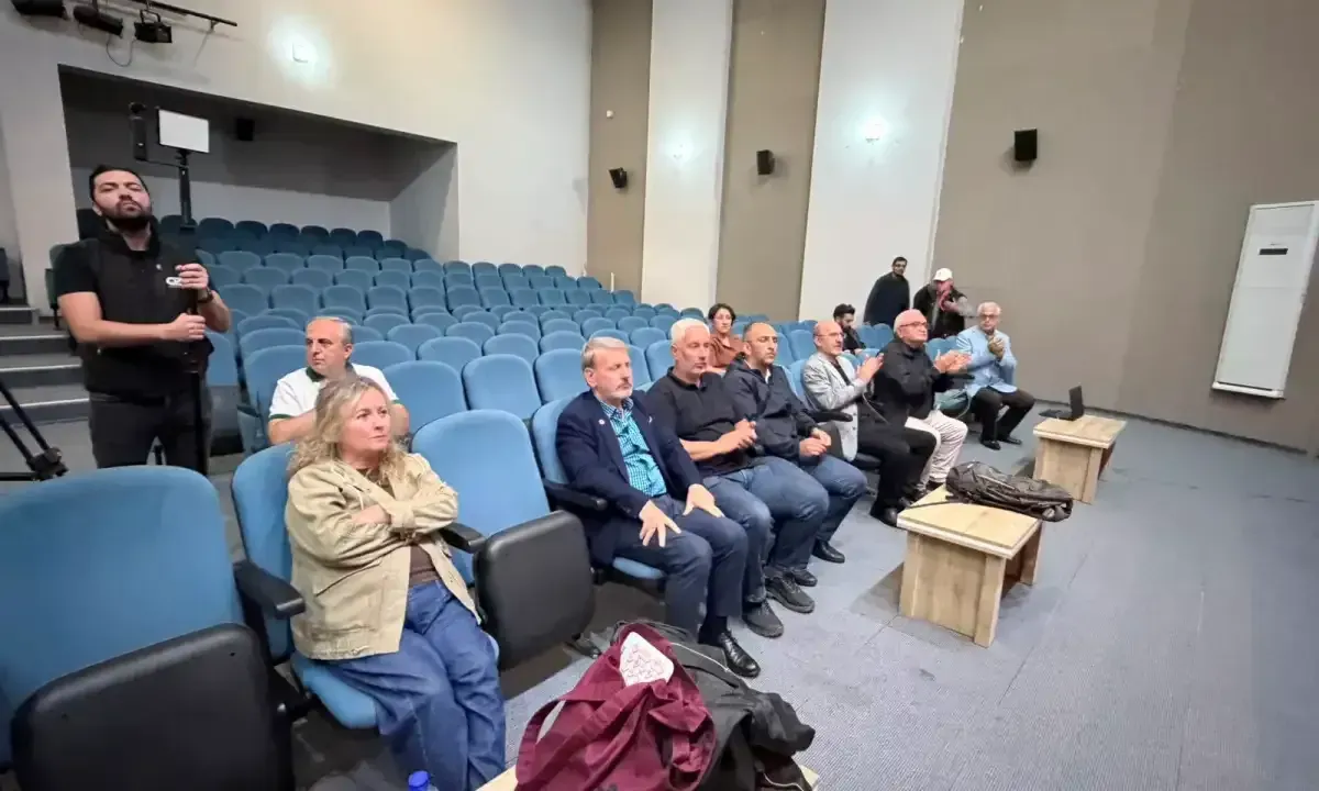 Sülfürik asit tesisi için kritik toplantı! Vatandaşlar salonu protestoyla inletti