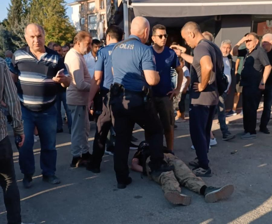 Eskişehir'de PUBG oyununun etkisinde kalarak oyun karakteri gibi giyinip bir