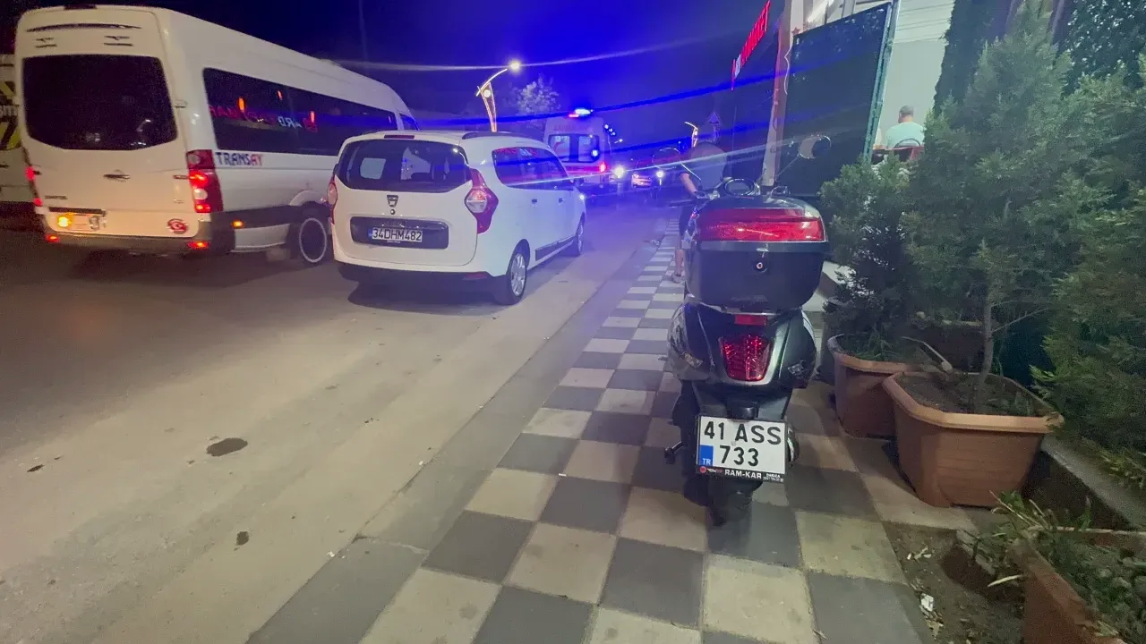 Darıca'da motosikletin yayaya çarpması sonucu meydana gelen kazada 3 kişi