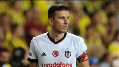 Beşiktaş'ın eski milli yıldızı Oğuzhan Özyakup 31 yaşında futbol kariyerini