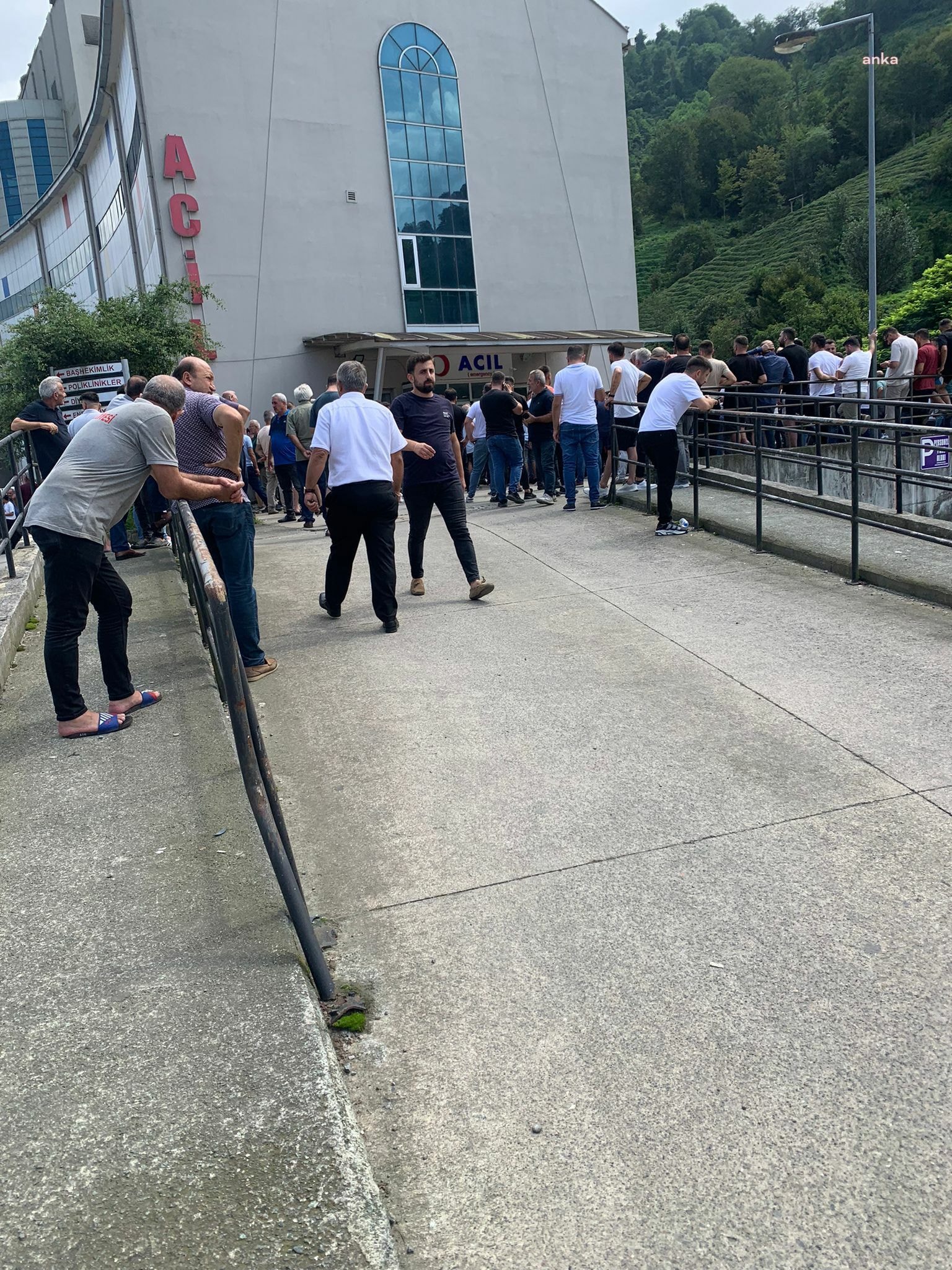 Artvin Hopa'da mesire alanı projesine karşı çıkan köylülere ateş açıldı.