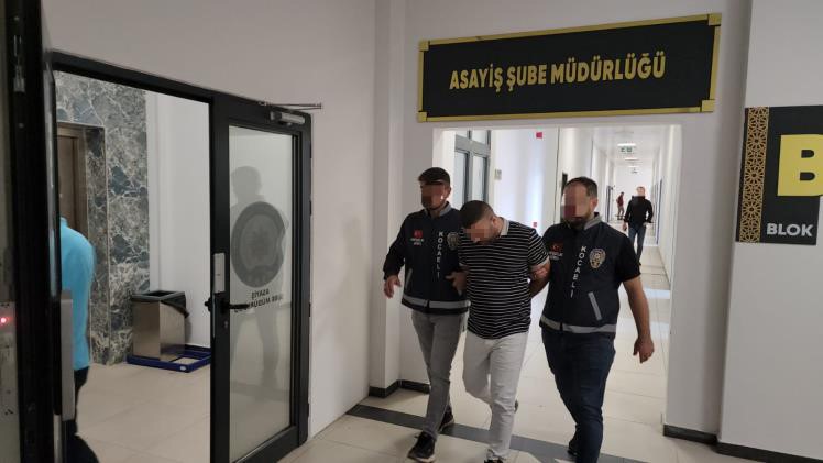 Kocaeli'de evden 127 bin TL değerinde ziynet eşyası çalan 2