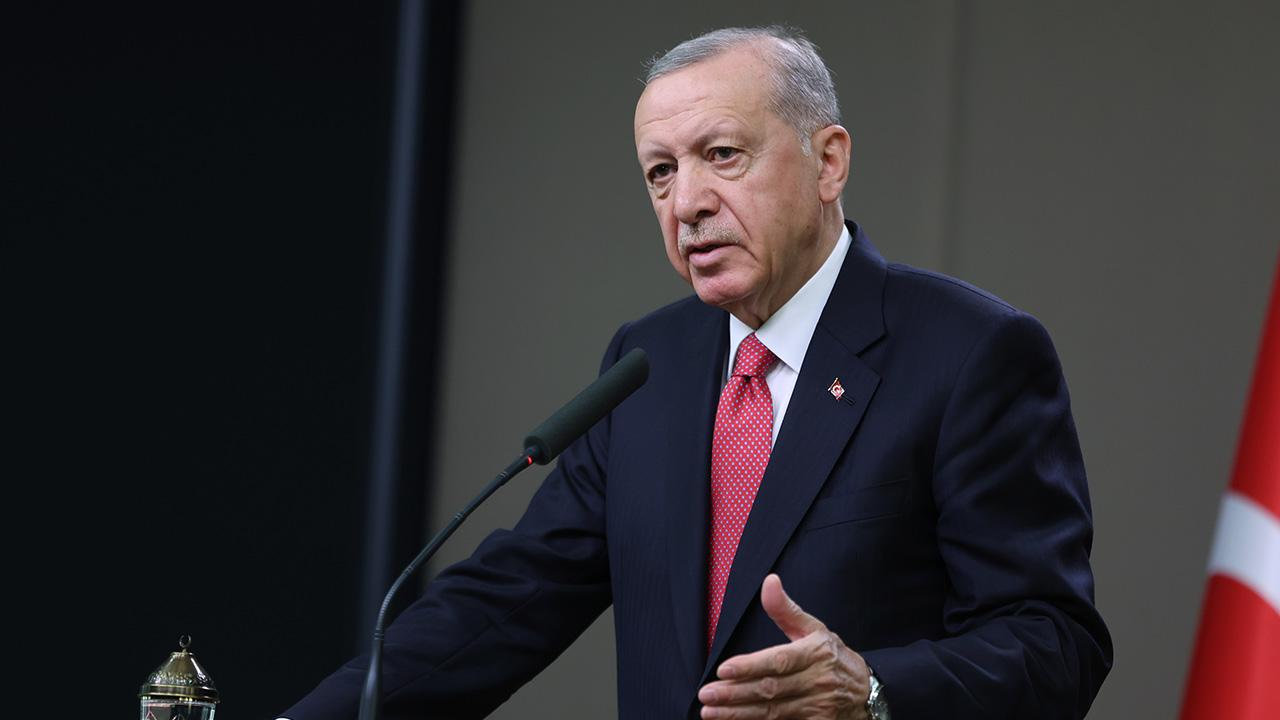 Kabine sonrası kameralar karşısına geçen Cumhurbaşkanı Erdoğan, Diyarbakır'da öldürülen Narin'in