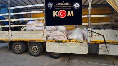 Kocaeli'de düzenlenen operasyonda, bir araçta 2 ton 350 kilogram kaçak