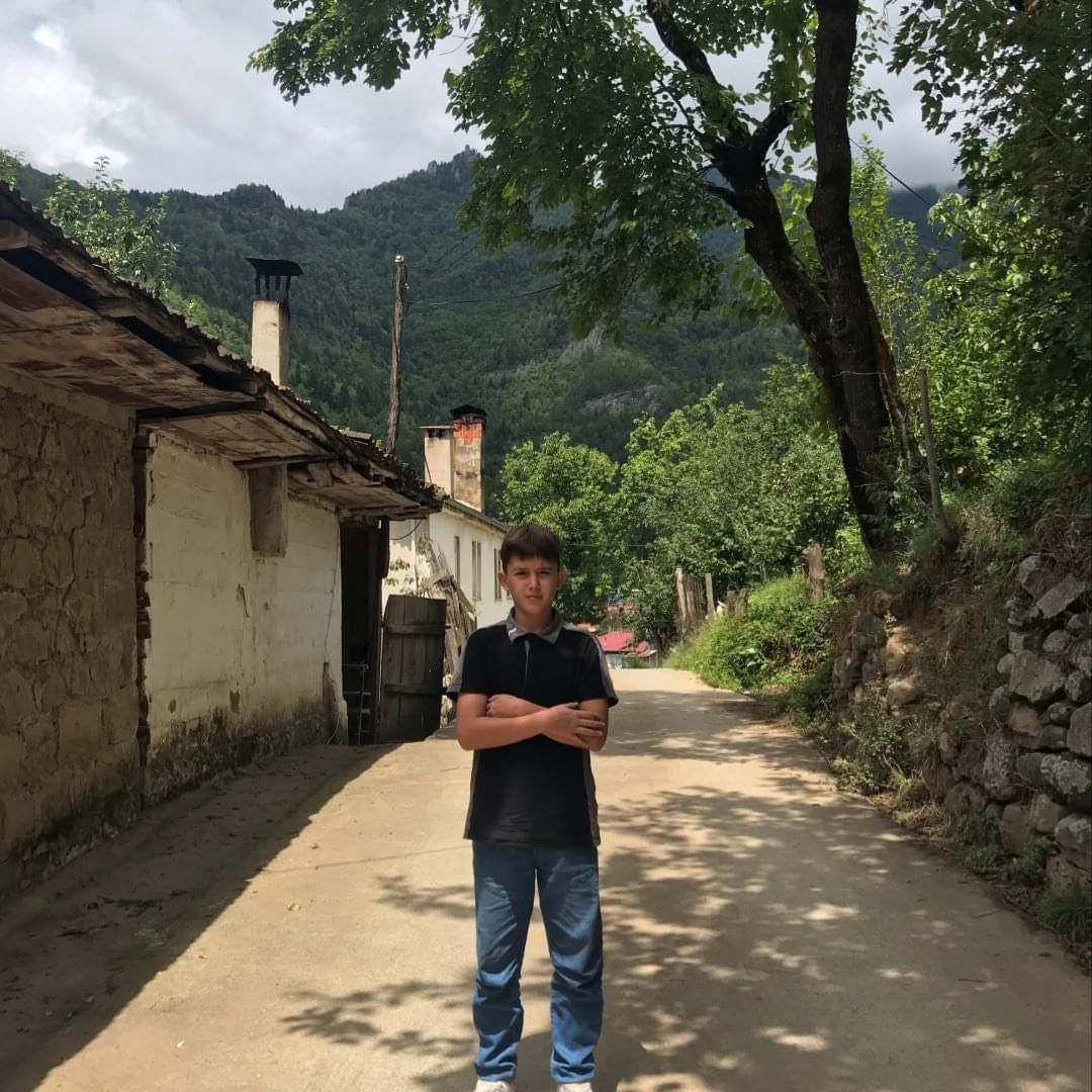 Kartepe’de arkadaşından ödünç aldığı bisiklete binerek okuldan çıkan ve cipin