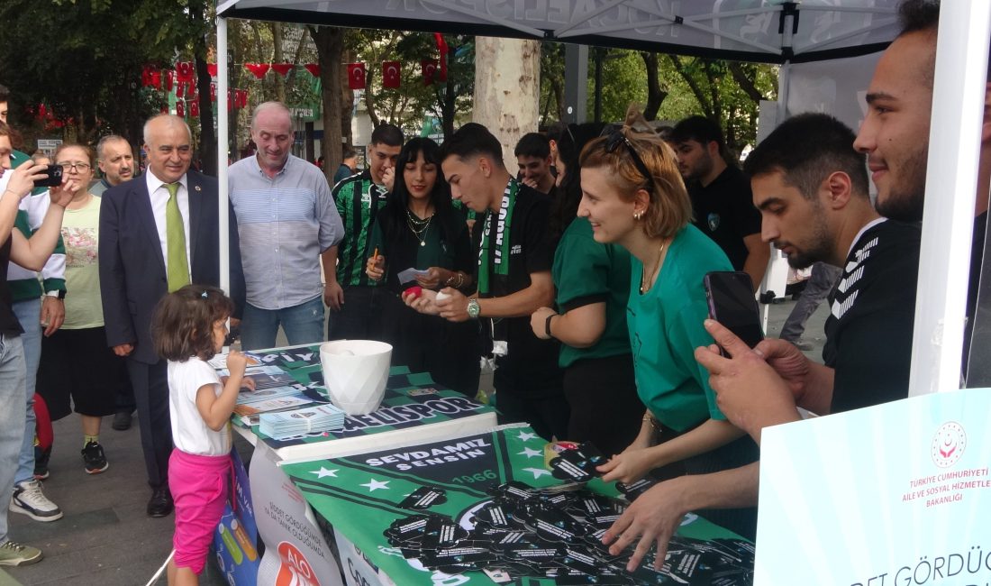 Kocaelispor, Dünya Kız Çocukları Günü'nde anlamlı bir etkinlik düzenledi. Kocaelisporlu