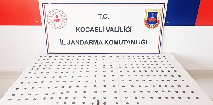 Gebze'de durdurulan bir araçta yapılan aramada, tarihi eser niteliğinde olduğu