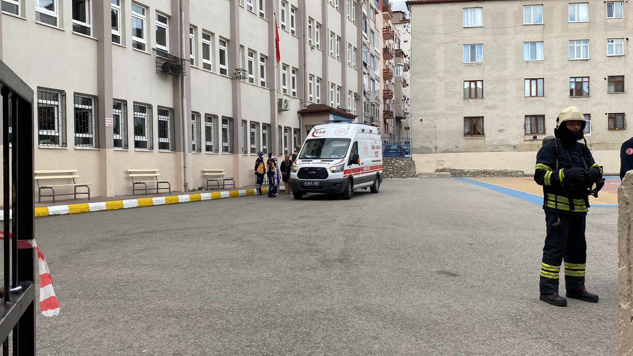 Kocaeli'de okulda cıva tüpü kırıldı: 3 kişi hastanelik oldu