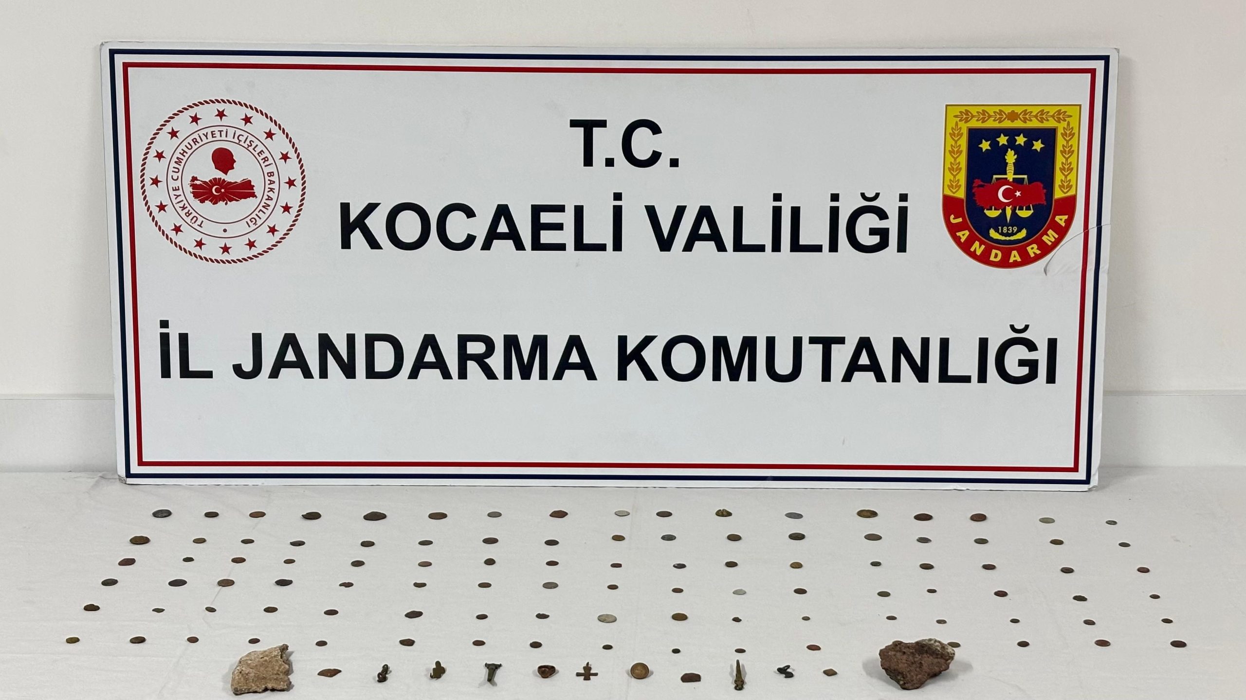 Dilovası ilçesinde durdurulan bir araçta yapılan aramada, Helenistik ve Bizans