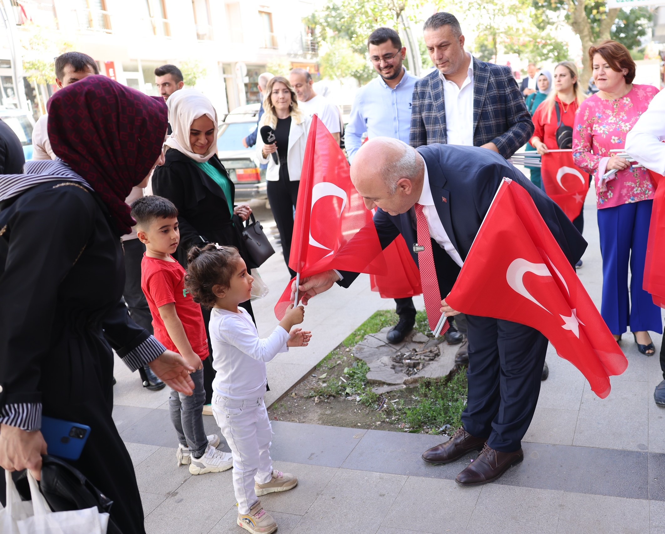 Darıca Belediye Başkanı Muzaffer Bıyık, 29 Ekim Cumhuriyet Bayramı’nın 101.