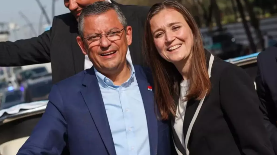 Adı CHP Genel Başkanı Özgür Özel'le yasak aşk iddialarına karışan