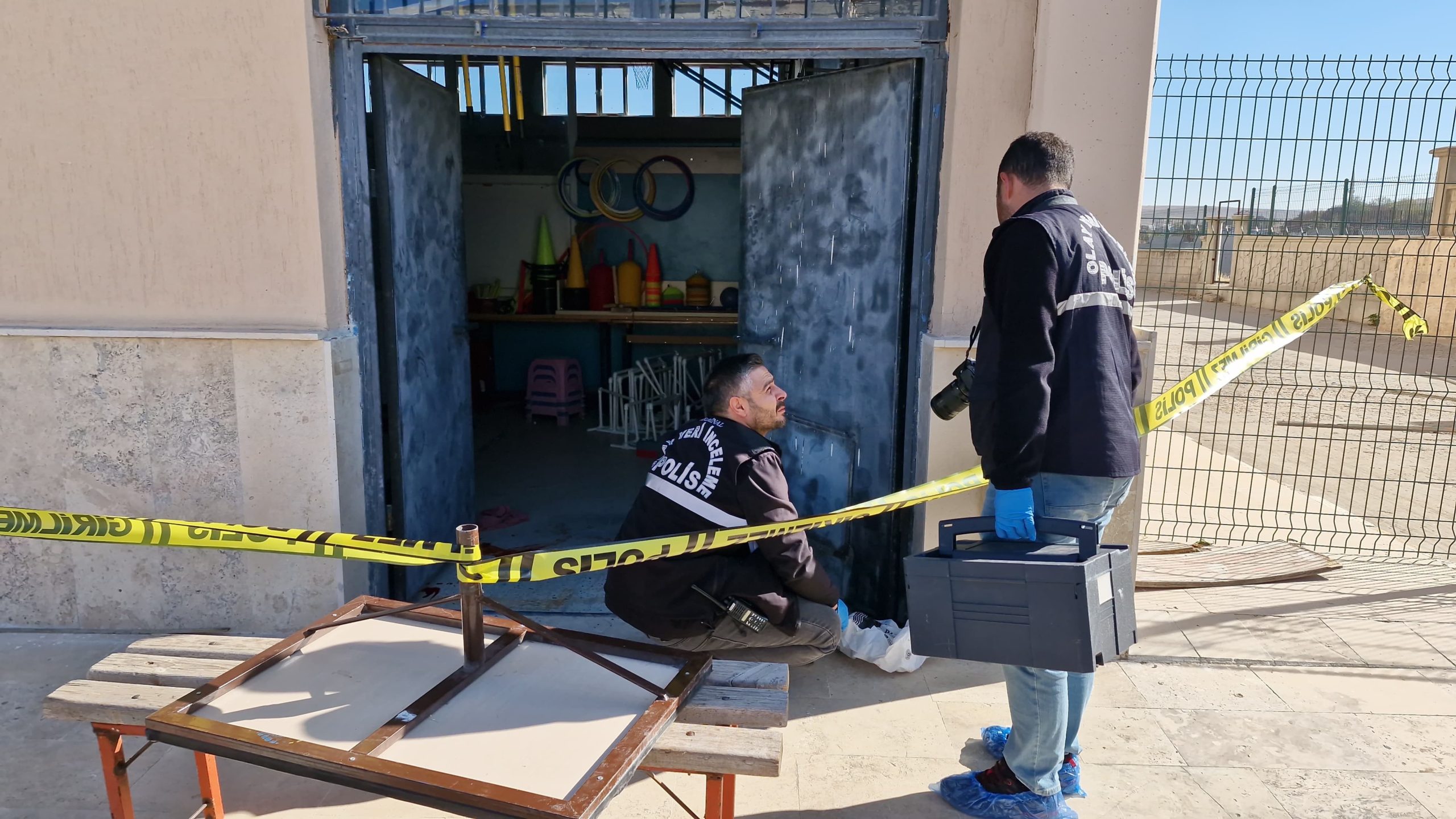 Karaman Hakkı Teke Spor Lisesi'nde, kız meselesi yüzünden tartışan 11.