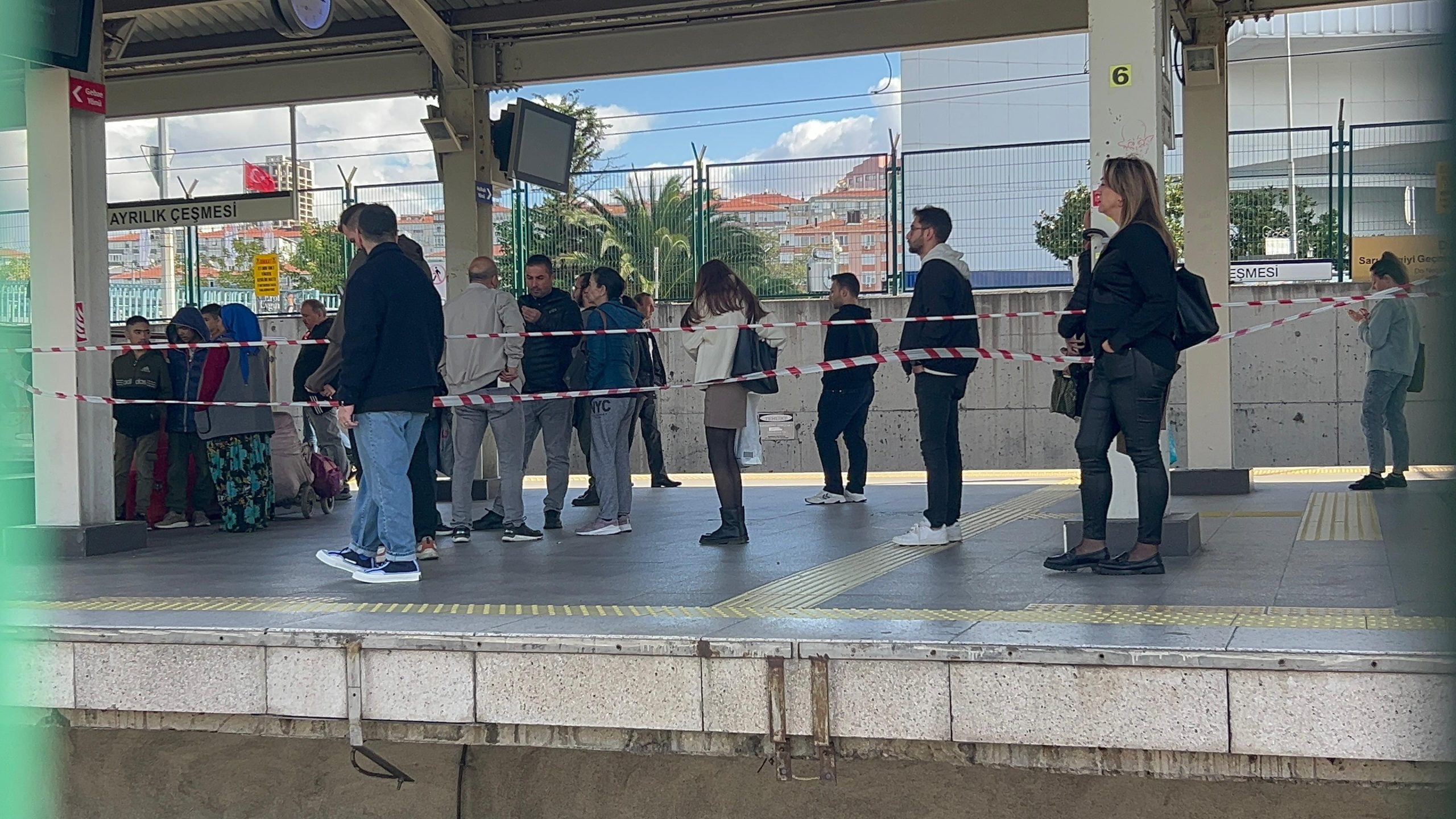 Marmaray'da intihar: Raylara atlayan bir kişi hayatını kaybetti